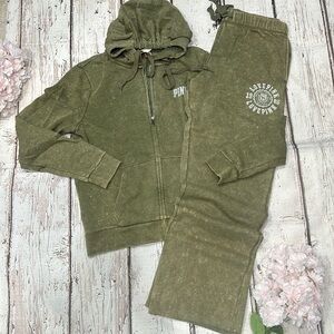 Pink By Victoria’s Secret Green Acid Wash Look Sweat Suit